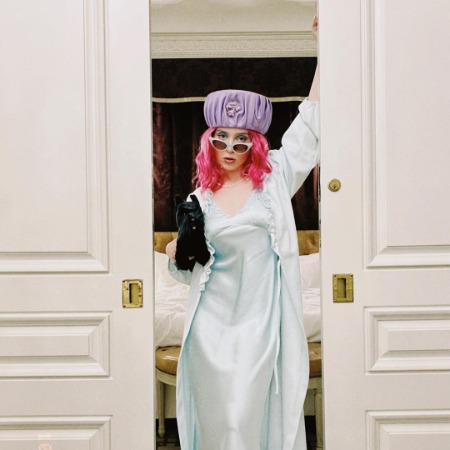 Annabelle Zasowski enjoys a lavish life commanding a net worth of $300K. 